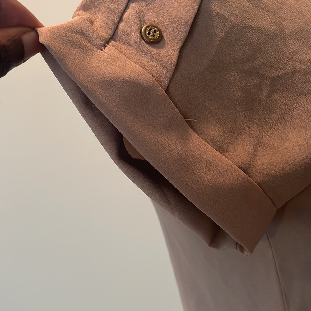 Chic Blouse - Picture 6 of 7